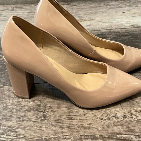 Heels - Picture 4 of 4